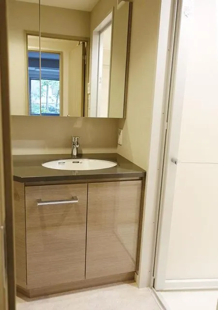 Sangubashi Mansion - Interior - Bathroom sink