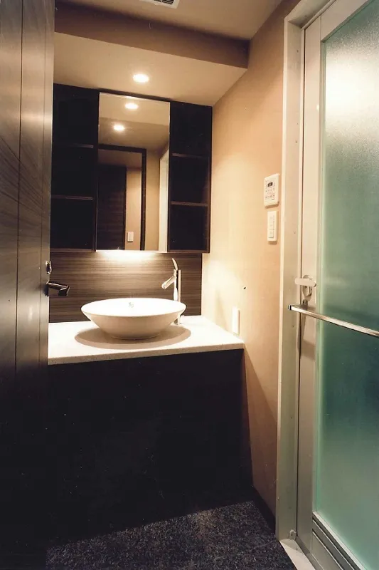 Chester Court Ochanomizu - Interior - ["Sink", "Mirror", "Property"]