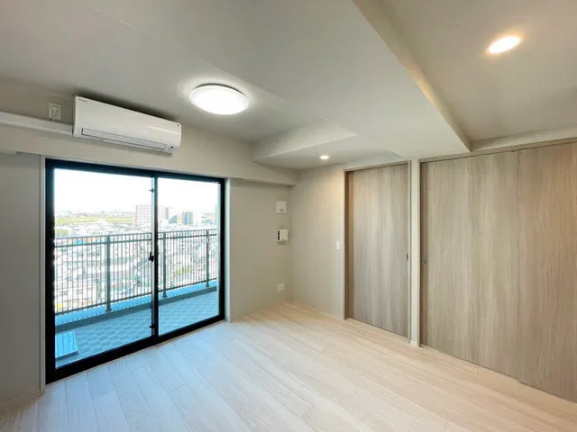 ORSUS Akabane East - Interior - ["Building", "Window", "Hall"]