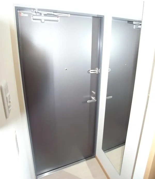 Prime Urban Nishi-Ojima - Interior - ["Door", "Door handle", "Household hardware"]