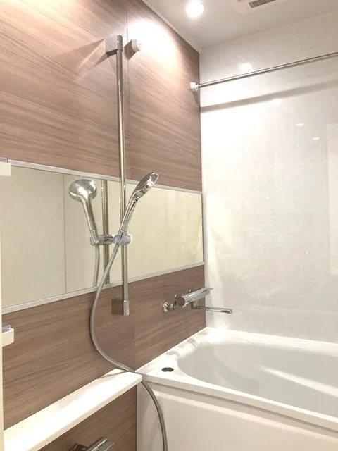 Bowflats Shinagawa Canal Side - Interior - ["Bathtub", "Property", "Plumbing fixture"]