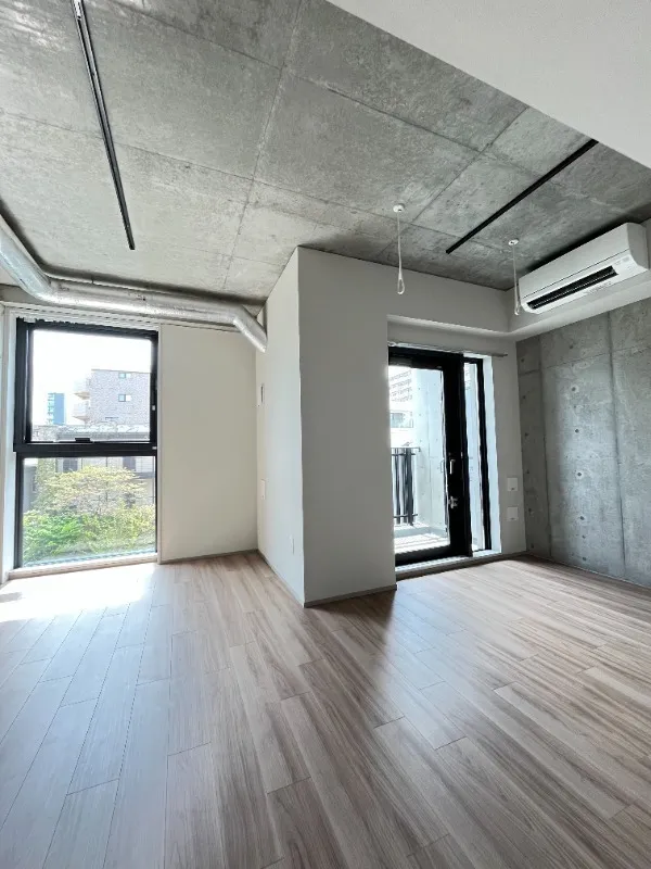 Live en Fleur - Interior - ["Ceiling", "Flooring", "Floor"]