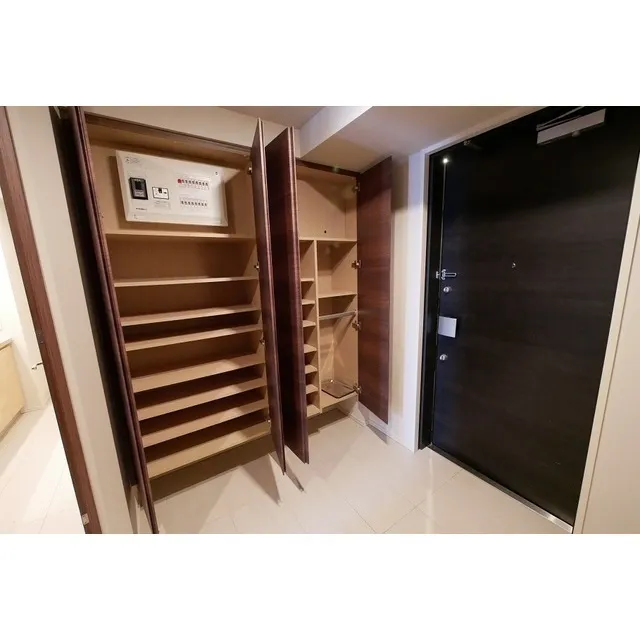 Comforia Shinjuku East Side Tower - Interior - ["Wood", "Flooring", "Floor"]