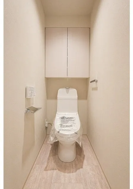 Season Flats Omorinishi - Interior - ["Toilet seat", "Toilet", "Flooring"]