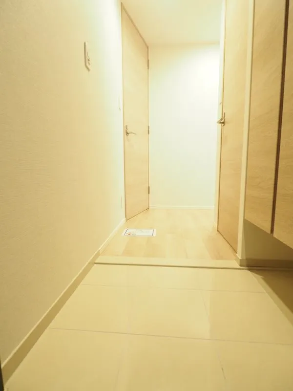 CREVIA RXE Nippori - Interior - ["Building", "Fixture", "Door"]