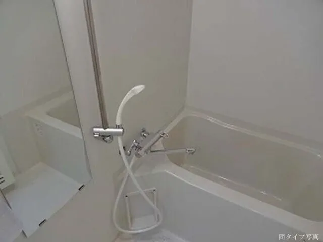 Comforia Oshiage - Interior - ["Plumbing fixture", "Flooring", "Floor"]