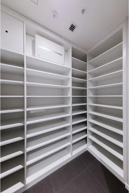 Azabudai Hills Residence B - Interior - ["Shelving", "Shelf", "Ceiling"]