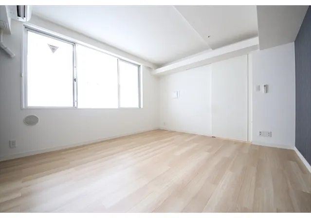 Castalia SuitenguⅡ - Interior - ["Window", "Building", "Fixture"]