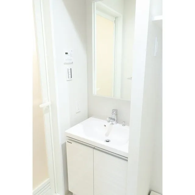 BPR Residence Monzen-Nakacho - Interior - ["Mirror", "Tap", "Sink"]
