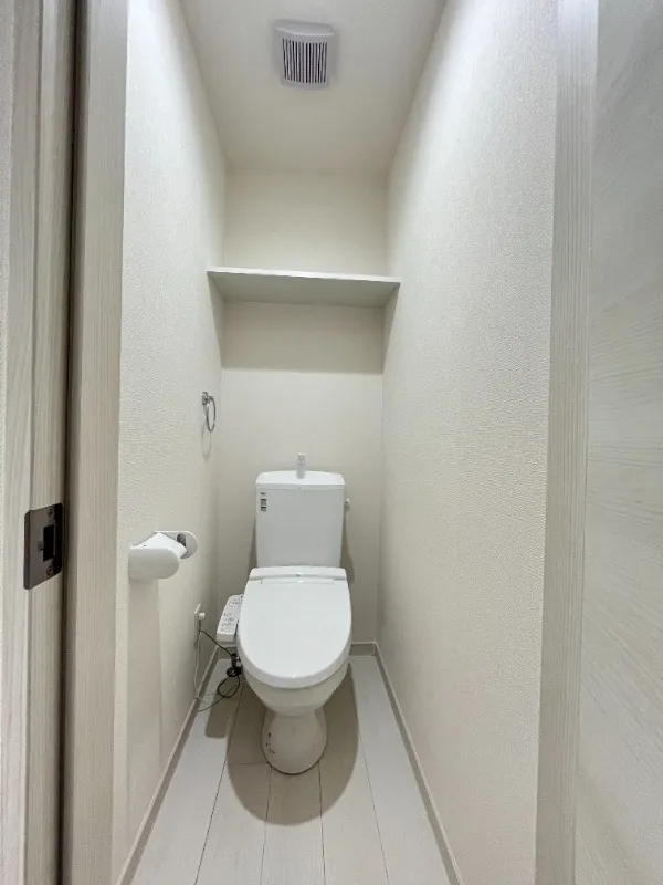Mare Nishi-Sugamo - Interior - ["Toilet seat", "Toilet", "Flooring"]