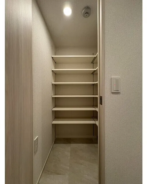 Due Oku - Interior - ["Wood", "Flooring", "Floor"]