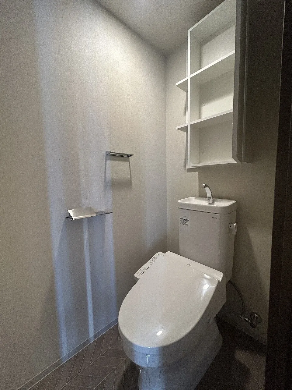 Blanchiesta Kiba - Interior - ["Toilet seat", "Plumbing fixture", "Flooring"]