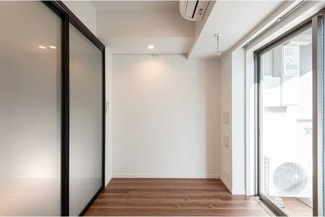 Azure Terrace Toyocho - Interior - ["Building", "Fixture", "Rectangle"]