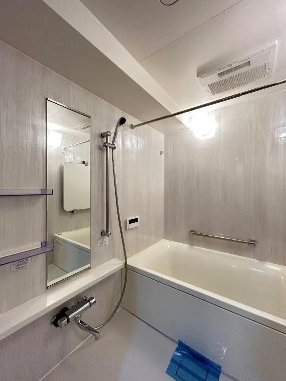Doue Waseda - Interior - ["Bathroom", "Plumbing fixture", "Flooring"]