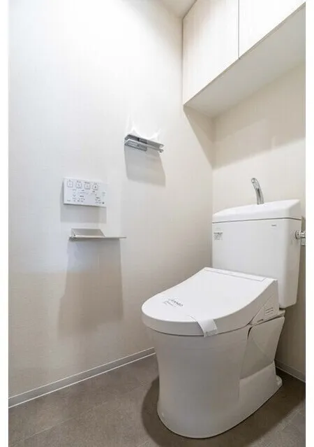 LUMIEC HONCHO EAST - Interior - ["Plumbing fixture", "Flooring", "Floor"]