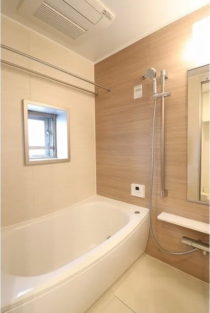 Lugente Bunkyo Todaimae - Interior - ["Bathtub", "Plumbing fixture", "Tap"]