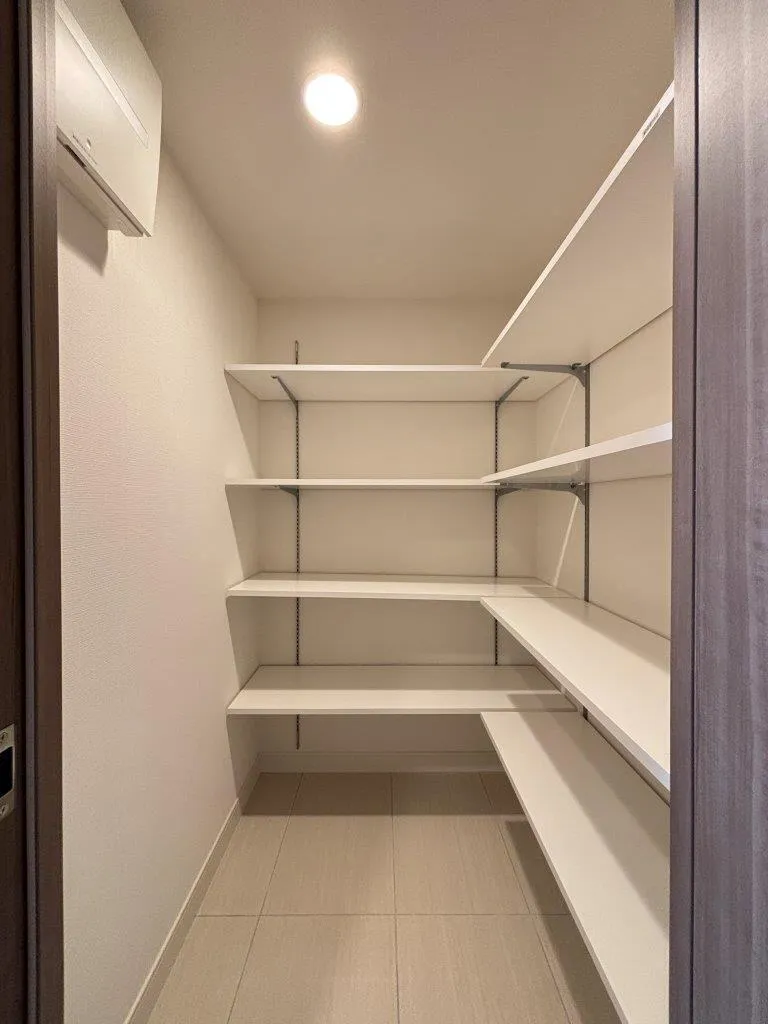 Lefon Livent Suginami Eifuku - Interior - ["Wood", "Flooring", "Floor"]