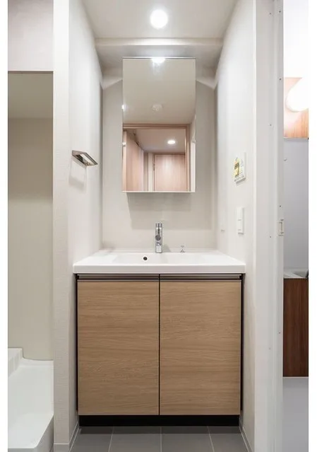 Livio Maison Asakusa Kaminarimon - Interior - ["Flooring", "Floor", "Bathroom cabinet"]