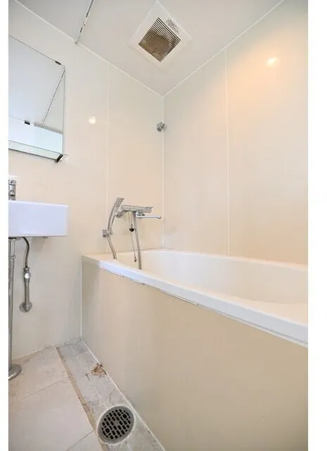 Apartment Kuro Sangenjaya - Interior - ["Bathroom", "Plumbing fixture", "Flooring"]