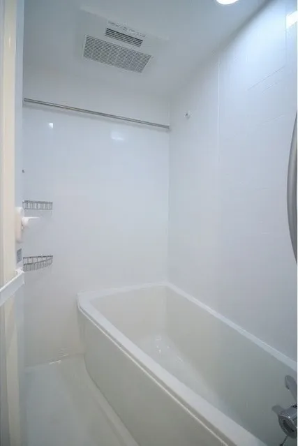Comforia Fudomae - Interior - ["Bathtub", "Building", "Plumbing fixture"]
