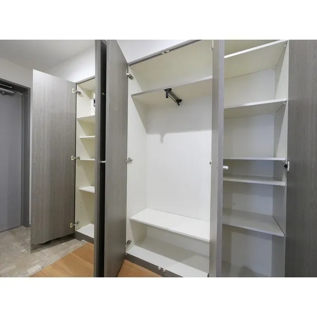 LOOP-M - Interior - ["Cabinetry", "Building", "Rectangle"]