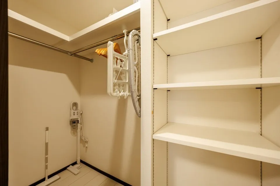 Hmlet Higashi-Shinjuku II - Interior - ["Wall", "Flooring", "Wood"]