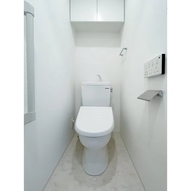 TS Residence Kita Ueno - Interior - ["Toilet seat", "Toilet", "Fixture"]