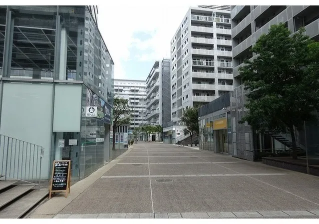 Shinonome Canal Court CODAN Building No. 21 - Exterior - ["Architecture", "Urban area", "Building"]