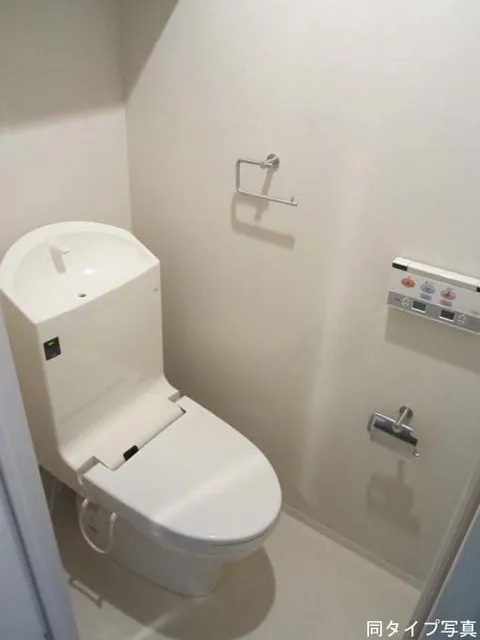 Comforia Mita East - Interior - ["Bathroom sink", "Toilet seat", "Bathroom"]