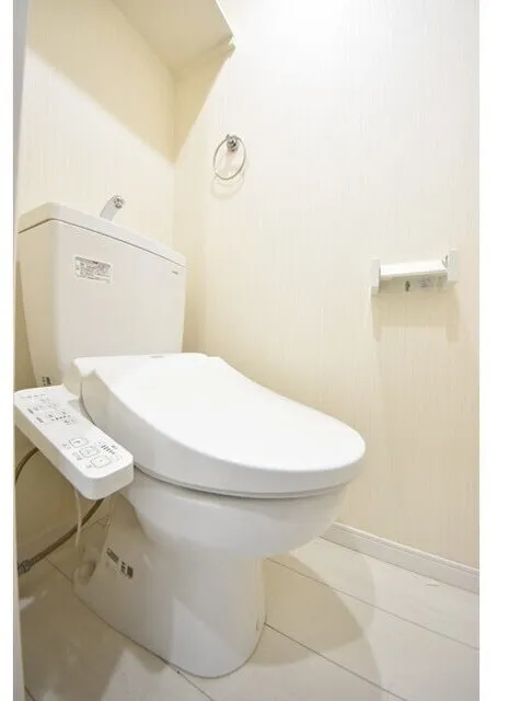 Soleil Kojiya - Interior - ["Toilet seat", "Toilet", "Plumbing fixture"]