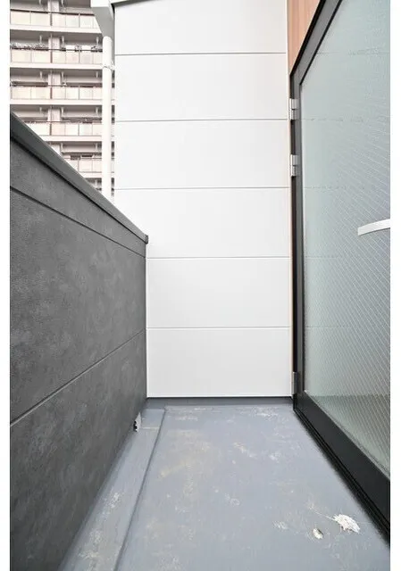 False Class Takadanobaba - Interior - ["Composite material", "Grey", "Glass"]