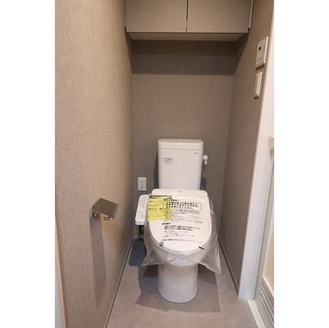 Comforia Monzennakacho South - Interior - ["Toilet", "Property", "Toilet seat"]