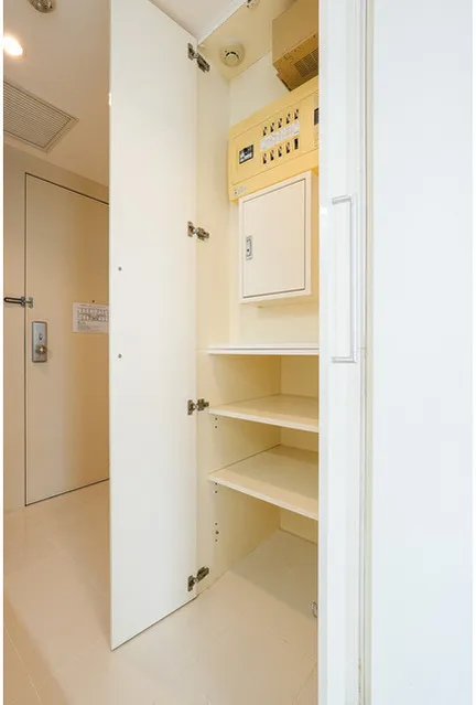 Frontier Residence The Tower Shinagawa - Interior - ["Wood", "Flooring", "Floor"]