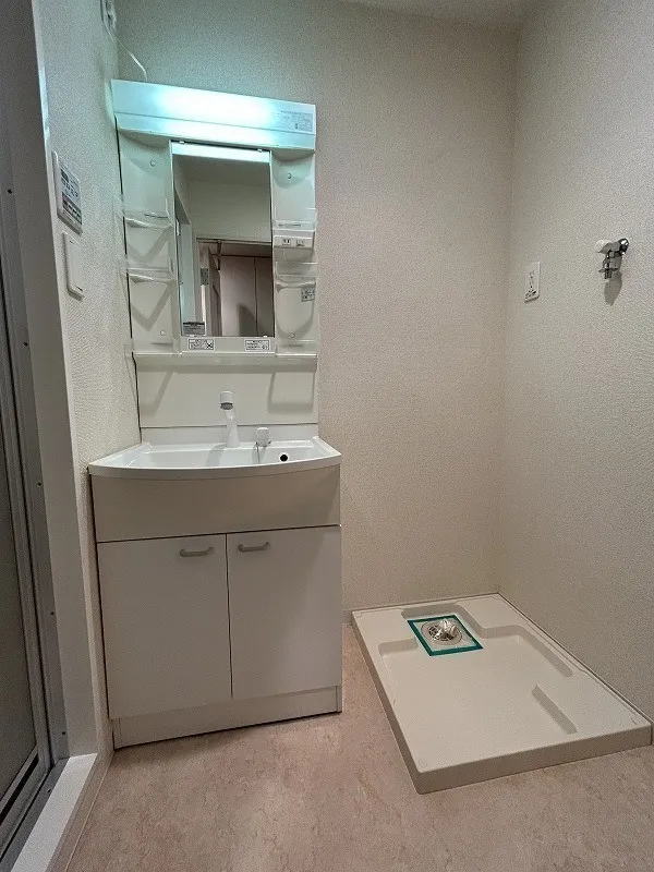 Fiore Tsukishima - Interior - ["Flooring", "Floor", "Plumbing fixture"]