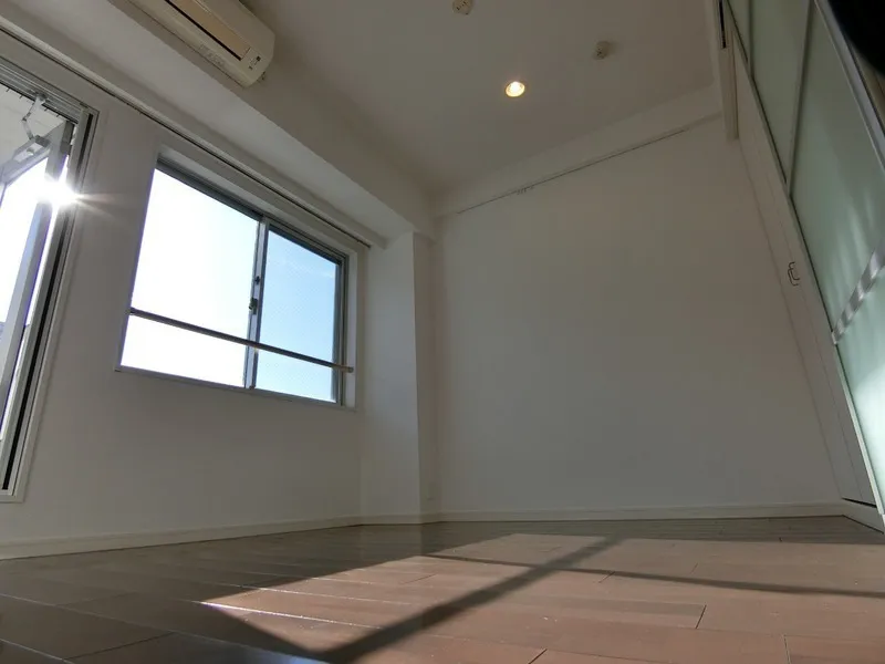 Haginaka East - Interior - ["Floor", "Flooring", "Ceiling"]