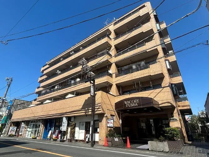 Wakore Fussa, Room 105
