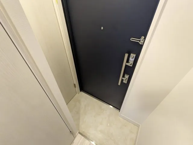 Harmony Residence Kamata Art Villa - Interior - ["Fixture", "Flooring", "Door"]