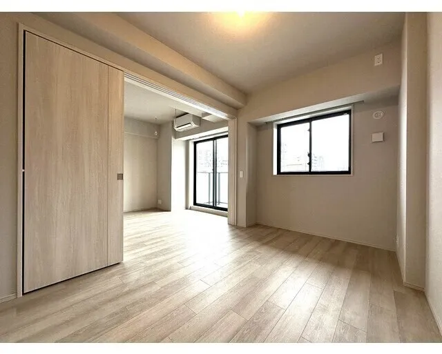 Wellis Urban Sumiyoshi East - Interior - ["Flooring", "Floor", "Wood flooring"]