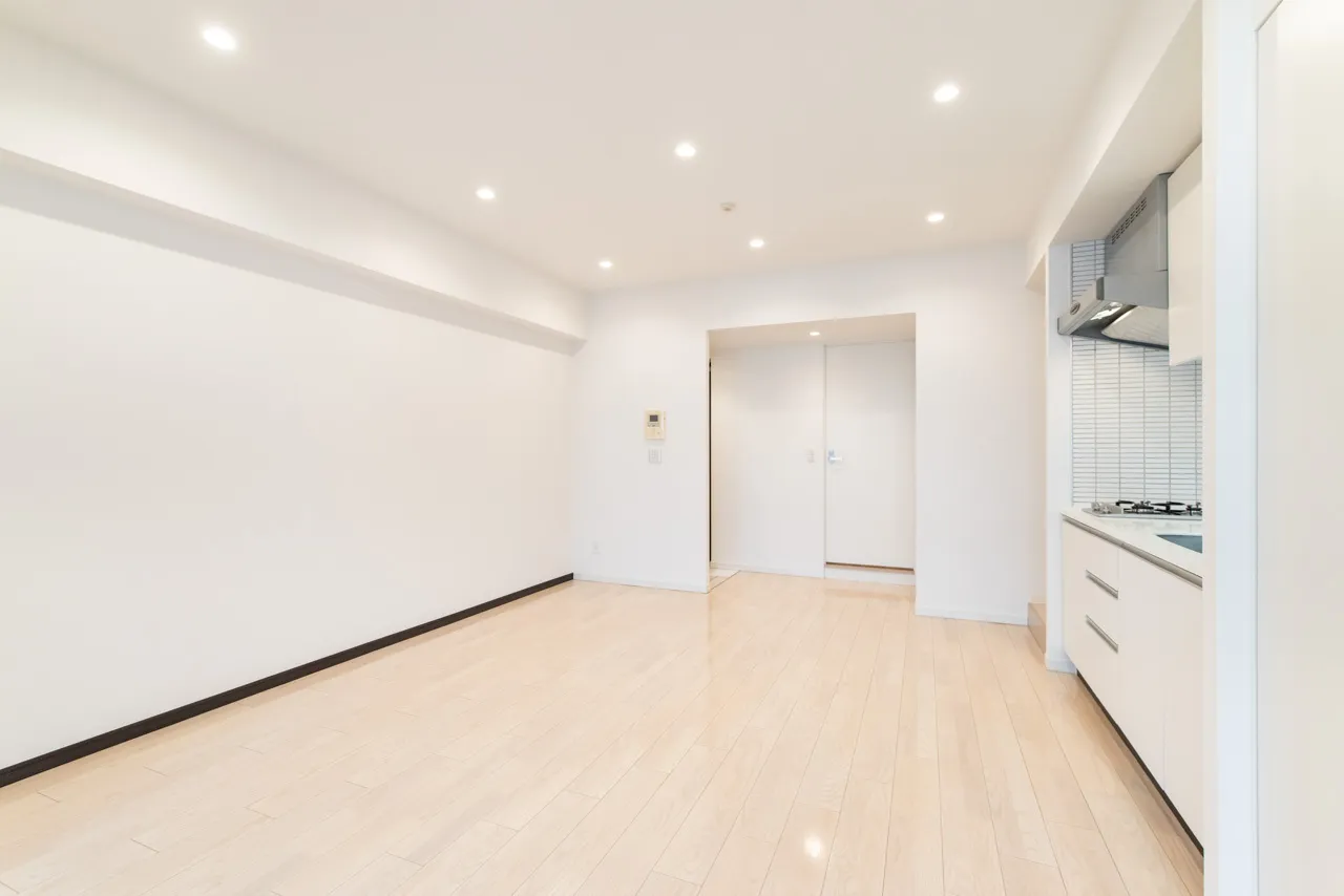 Apartments Motoazabu Uchidasaka - Interior - ["Flooring", "Floor", "Ceiling"]