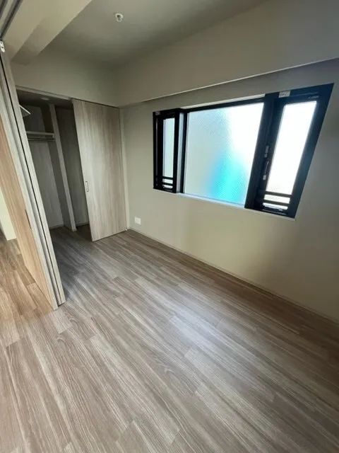 Crevia Luxe Kinshicho - Interior - ["Building", "Fixture", "Window"]
