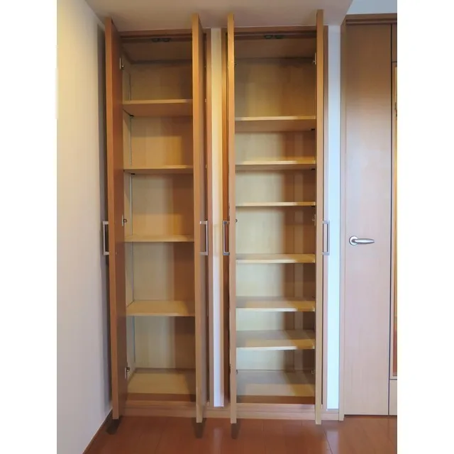 Neo Mime Bunkyo Otowa - Interior - ["Furniture", "Shelf", "Door"]
