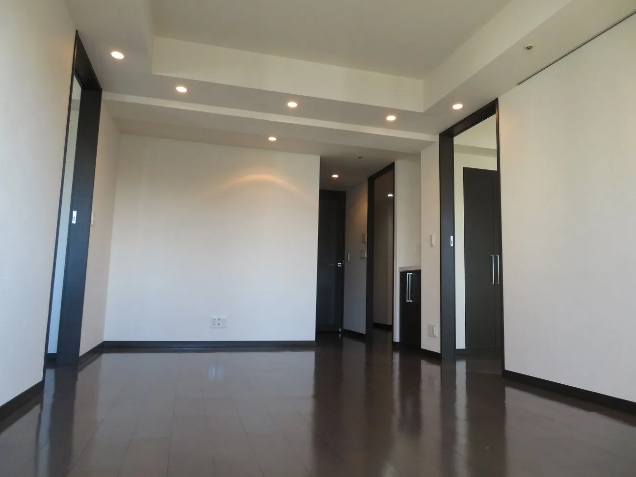 Doue Nihonbashi - Interior - ["Hall", "Fixture", "Wood"]