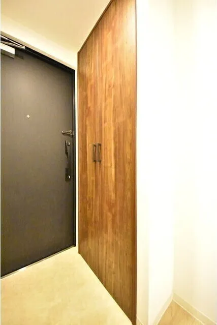 RJ Casa Sakurashinmachi - Interior - ["Door", "Fixture", "Wood"]