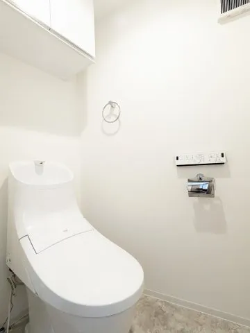 Fluffy Nishi-Waseda - Interior - ["Toilet seat", "Flooring", "Plumbing fixture"]