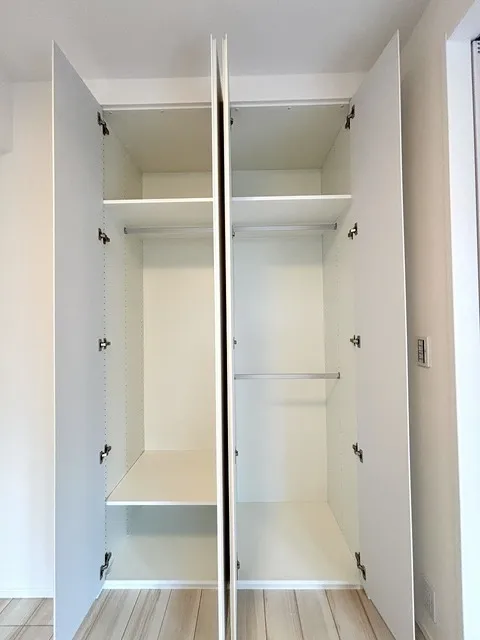 Asyl Court Nerima Nakamurabashi - Interior - ["Wood", "Flooring", "Cupboard"]