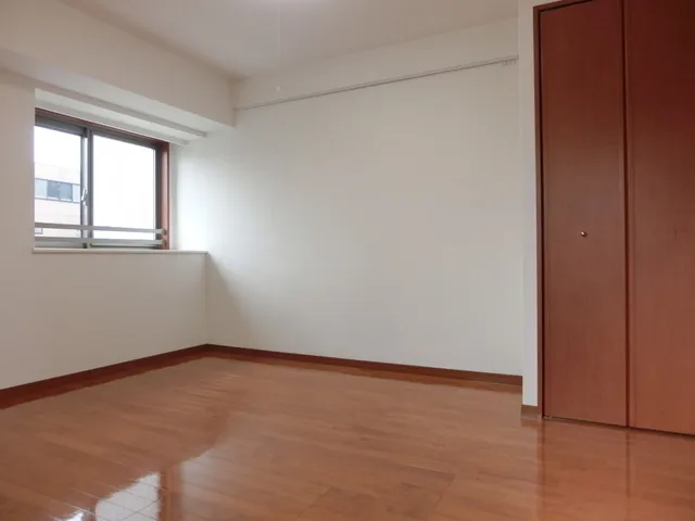 Marble Court Denenchofu - Interior - ["Window", "Fixture", "Wood"]