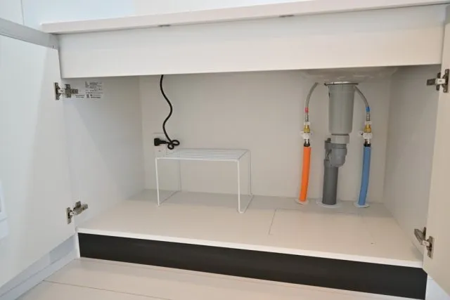 The Residence Nihonbashi - Interior - ["Machine", "Shelving", "Electrical cable"]