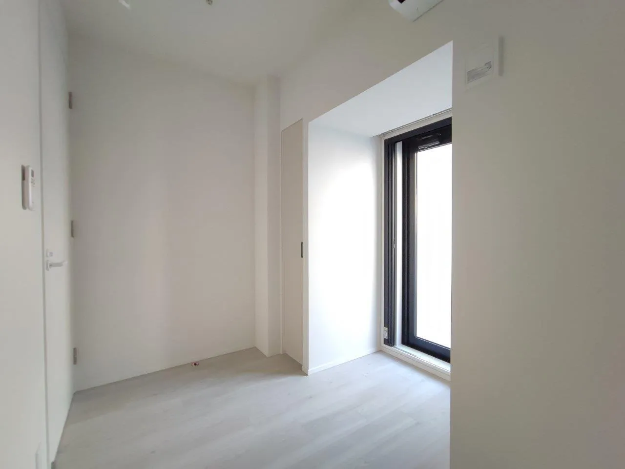 Cross Residence Takadanobaba - Interior - ["Building", "Fixture", "Window"]