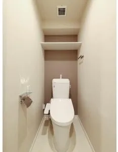 River City 21 East Towers II - Interior - ["Toilet seat", "Toilet", "Flooring"]