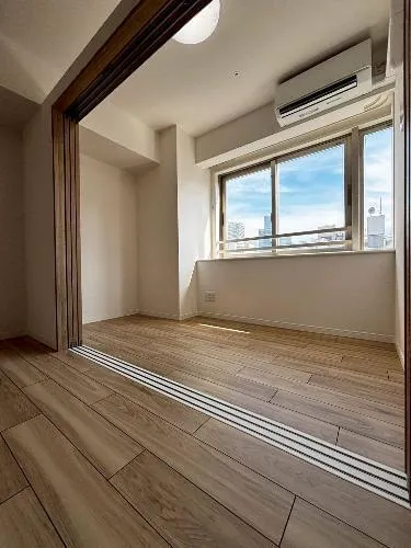 Room 807, Shinbashi Plaza Building